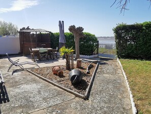Outdoor dining - Quiet house in L'Aiguillon-sur-Mer for 4 people with pets allowed (L'Aiguillon-sur-Mer)