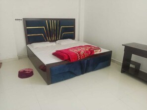 Front of property - Birdstay (Karchana)