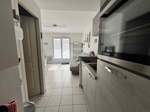 T2 Apartment 100m from the beach with private parking