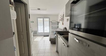 T2 Apartment 100m from the beach with private parking