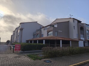Exterior - Gruissan: T2 with Air Conditioning & Parking Near Village (Gruissan)