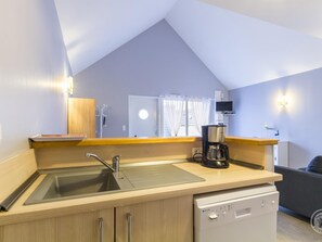 Réfrigérateur, micro-ondes, lave-vaisselle