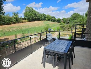 Outdoor dining - Cozy countryside home near Puy du Fou (Les Herbiers)