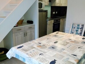 Mikrovågsugn, ugn, kaffe- och tebryggare och brödrost