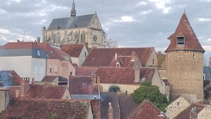 A historic town with a prominent church and a round tower. - A cocoon of calm and serenity in the heart of Saint-Florentin (Saint-Florentin)