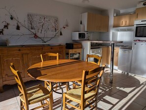 Dining - Spacious 2-room with parking - Font-Romeu Center (Font-Romeu-Odeillo-Via)
