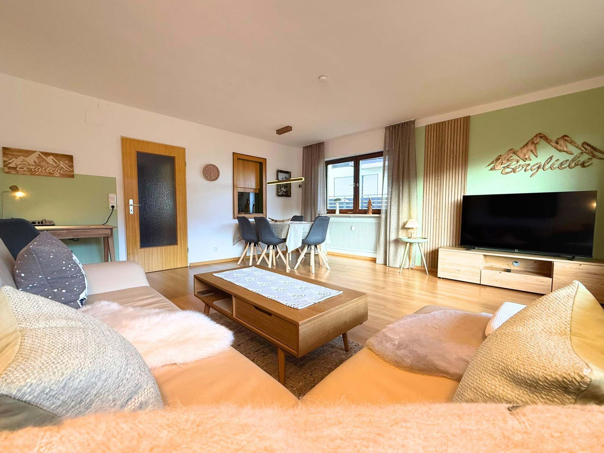 Fernseher, Tischfußball, Arbeitsbereiche