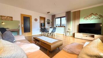 Fernseher, Tischfußball, Arbeitsbereiche