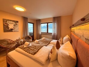 2 Schlafzimmer, Schreibtisch, Bügeleisen/Bügelbrett, Reisekinderbett