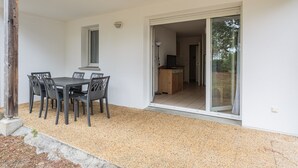Outdoor dining - Sun-drenched Coastal Garden Retreat (Ondres)