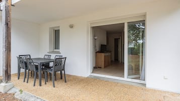 Apartment | Outdoor dining