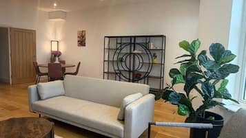 Luxury Apartment, 2 Bedrooms, Beach View | Living area