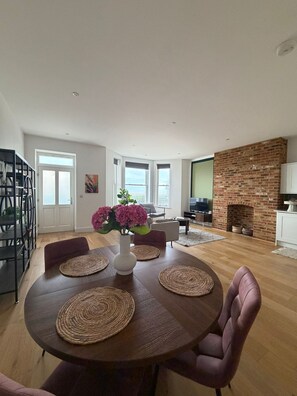 Luxe appartement, 2 slaapkamers, uitzicht op het strand | Woonruimte