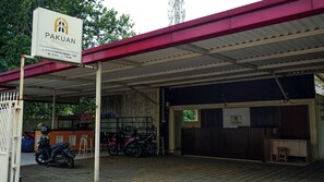 Front of property - Pakuan Residence Hotel (Bogor)