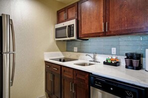 Fridge, microwave, stovetop, dishwasher - Near Salt Lake City Airport + Free Shuttle & Pool (Salt Lake City)