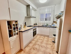 冰箱、微波炉、烤箱、洗碗机