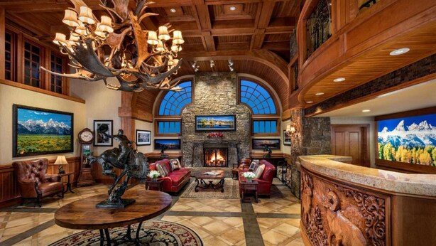 A spacious lobby with a fireplace, wooden ceiling, and a large chandelier. - Your Getaway To Ski Resorts + Free Shuttle&Hot Tub (Jackson)