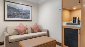 Interior - Steps from Downtown Jackson + Sauna & Pool (Jackson)