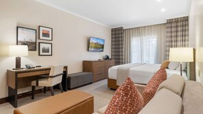 Desk, iron/ironing board, WiFi, bed sheets - Steps from Downtown Jackson + Sauna & Pool (Jackson)