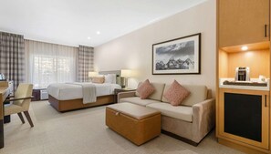 Desk, iron/ironing board, WiFi, bed sheets - Steps from Downtown Jackson + Sauna & Pool (Jackson)