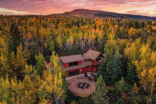 Lake Superior View · Sauna · Game Room · Sleeps 12 · Private 2 Acres