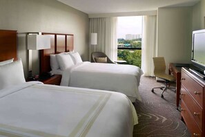 Desk, iron/ironing board, WiFi, bed sheets - Near Truist Park + On-site Restaurant. Bar. Pool. (Atlanta)