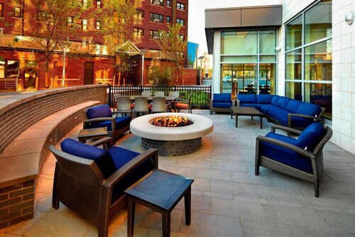 Near Cleveland Clinic | Bistro + Free Shuttle