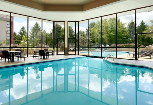 Steps from University of Dayton + Restaurant&Pool