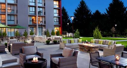 Steps from University of Dayton + Restaurant&Pool