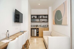 A compact living space with a dining area, kitchenette, and seating. - w Dazzling 2BR in the Heart of Bocagrande (Cartagena)
