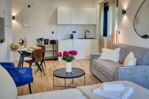 TV - UrbanFlat 212 - Aura Plage 01 - Sun (Roquebrune-sur-Argens)