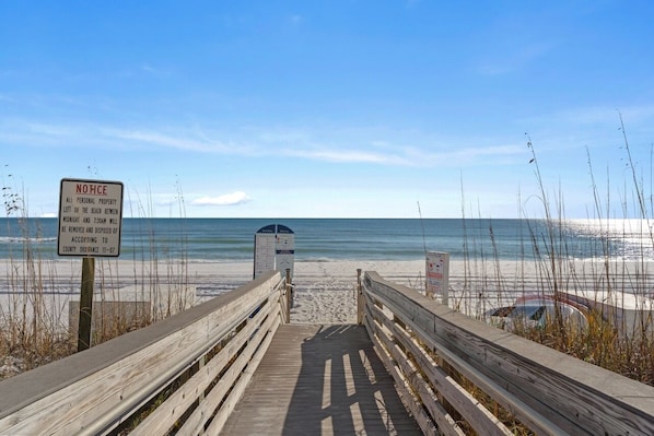 On the beach - Waters Edge 115 ~ Ground Floor ~ Beach Boardwalk Right Outside Your Door! (Fort Walton Beach)