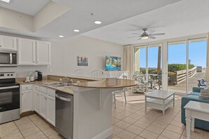 Fridge, microwave, oven, stovetop - Waters Edge 115 ~ Ground Floor ~ Beach Boardwalk Right Outside Your Door! (Fort Walton Beach)