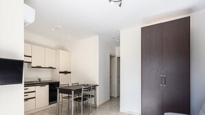 Apartment | Dining - Coastal and Garden Living in Corsica (Sari-Solenzara)