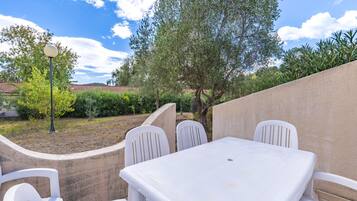 Apartment | Outdoor dining
