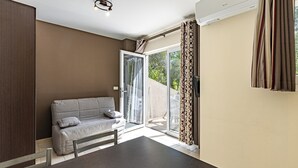 Apartment | Living room - Coastal and Garden Living in Corsica (Sari-Solenzara)