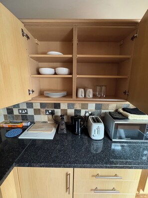 Private kitchen - Relaxing En-Suite Apartment with Private Lounge, Kitchen and Parking (Sheffield)