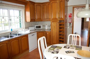 Villa, 4 Bedrooms, Accessible, Smoking | Interior - Villa Monte Alegrete With sea View (Faro)