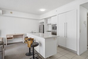 Apartment | Private kitchen - Stylish Brisbane Stay With Pool and Gym Access (Brisbane)