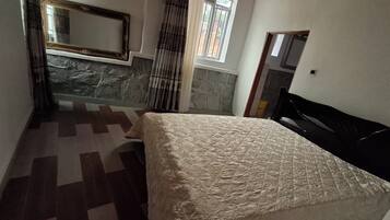 Iron/ironing board, internet, bed sheets