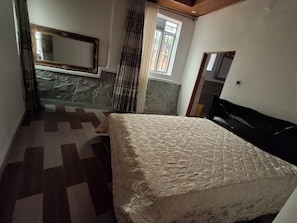 Bügeleisen/Bügelbrett, Internetzugang, Bettwäsche