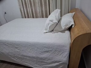Iron/ironing board, internet, bed sheets