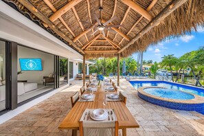 Outdoor dining - Waterfront / Heated Pool / Las Olas / Lido Key / Residence (Fort Lauderdale)