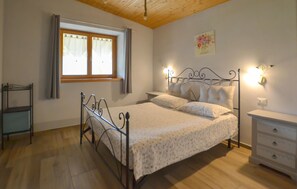 3 bedrooms, travel cot, free WiFi - Amazing home in Castiglion Fiorentino (Castiglion Fiorentino)
