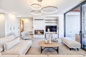 House - Villa Luxury Heaven - With Heated Pool (Mylopotamos)