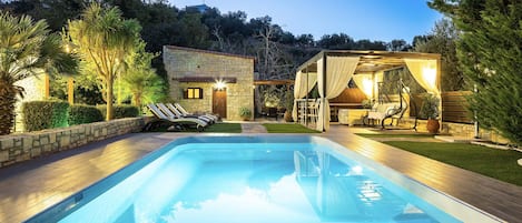 Vila, para fumantes | 3 quartos