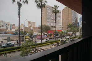 House | Exterior - w Contemporary 1BR w/ Balcony in Miraflores (Lima)