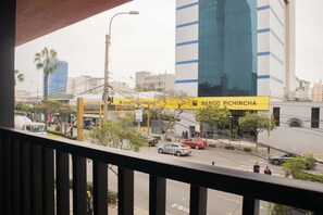 Exterior - w Contemporary 1BR w/ Balcony in Miraflores (Lima)