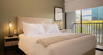 w Contemporary 1BR w/ Balcony in Miraflores