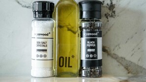 Three bottles of Wynwood products: sea salt crystals, oil, and black pepper. - w Inviting Loft in the Heart of Bocagrande (Cartagena)
